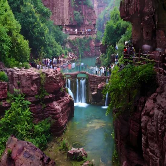 中原第一奇山--云台山，是中原地区著名的避暑胜地和旅游景点